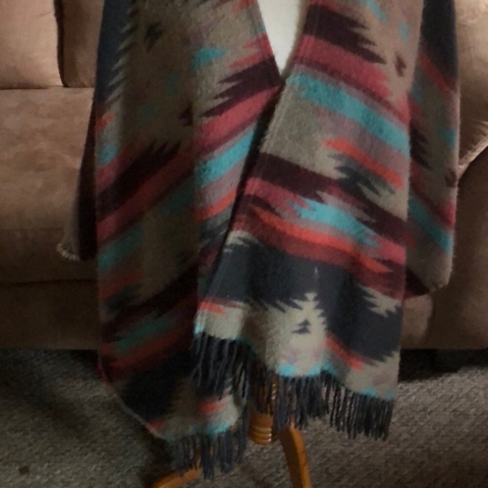 ⛱️3/$10 Summer Sale!⛱️ American Eagle Poncho